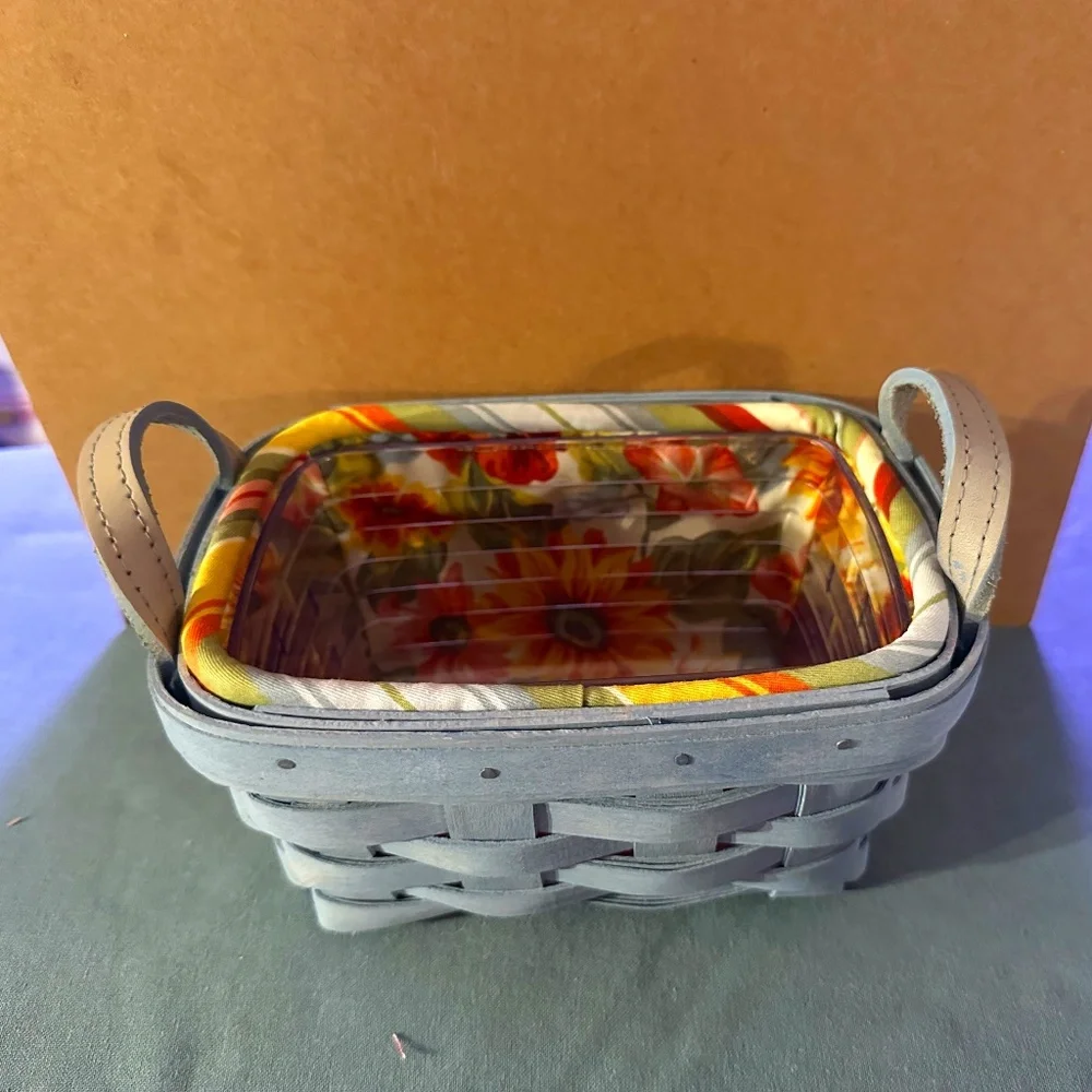 2006 Longaberger Basket Floral w/Protector and Liner